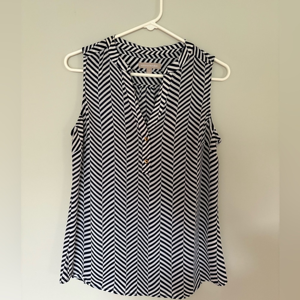 Banana Republic Navy and White Sleeveless Blouse